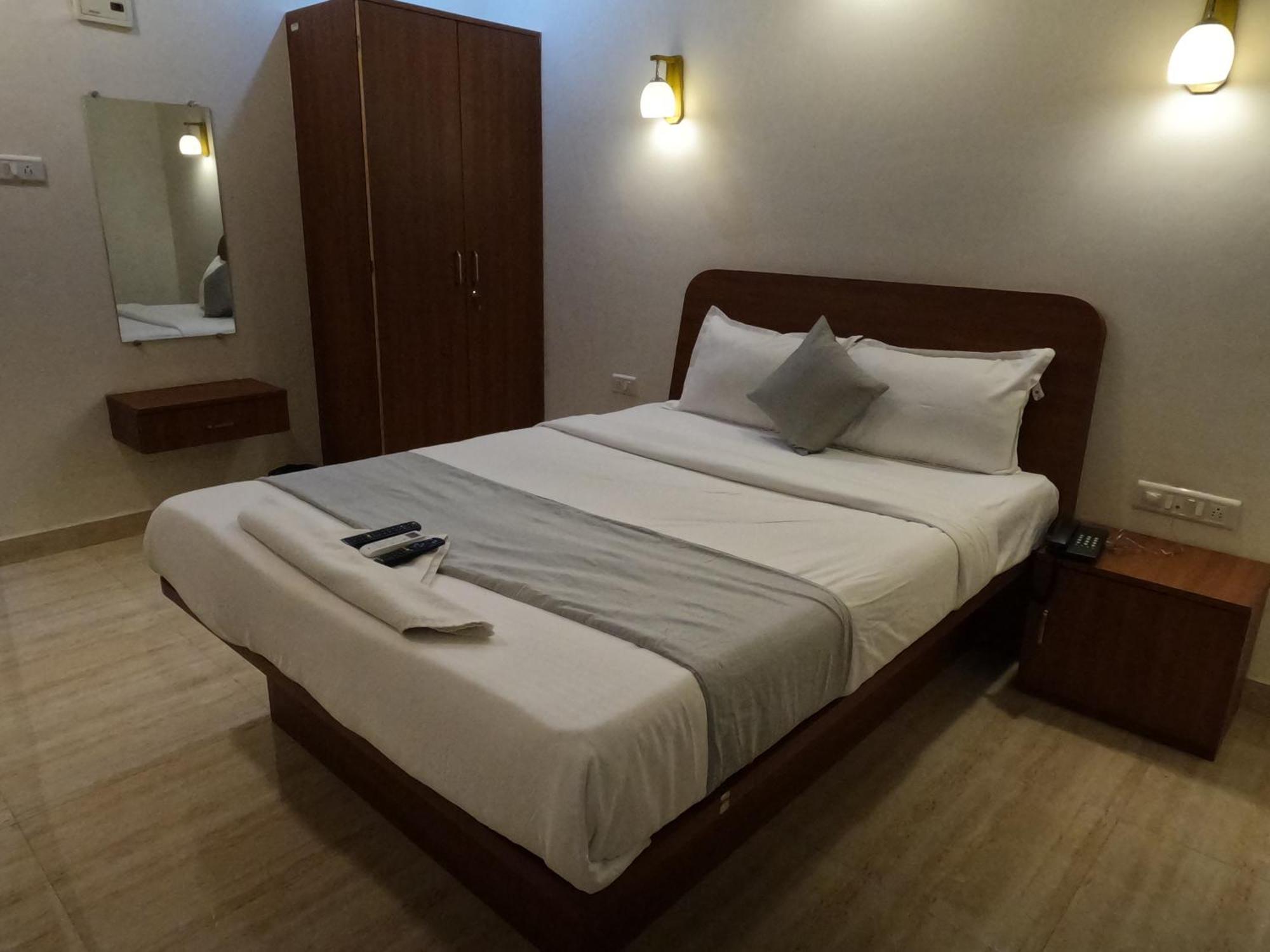 Hotel Sandesh Palace Lonavla Zewnętrze zdjęcie