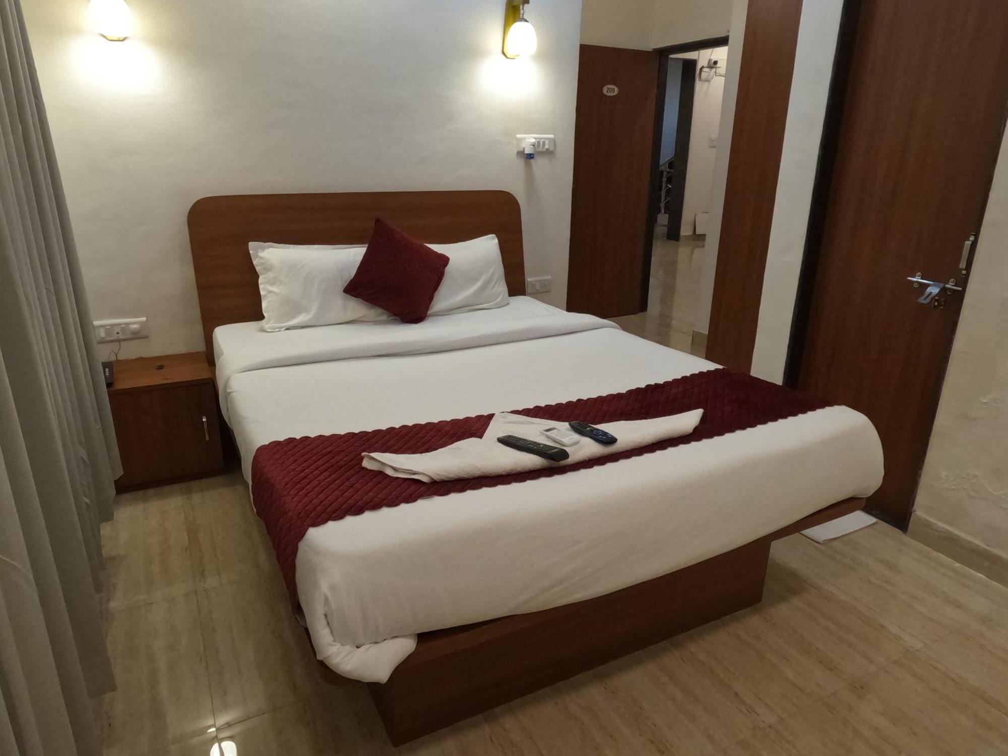Hotel Sandesh Palace Lonavla Zewnętrze zdjęcie